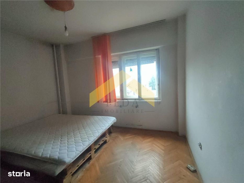 Apartament 3 camere de vanzare zona Intim — fotografia 3