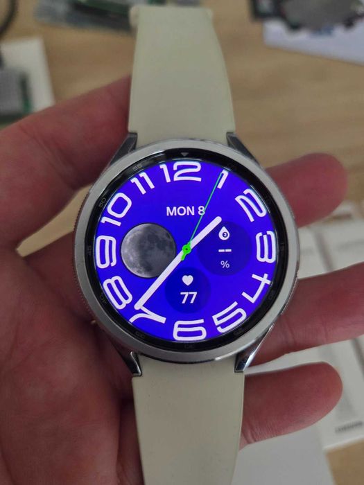 Продавам Samsung Galaxy Watch 6 Classic
