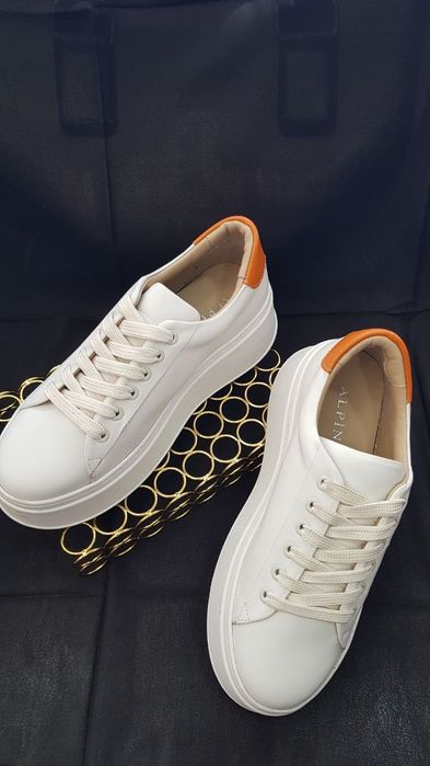 37размер  кроссовки кожаные премиум качество