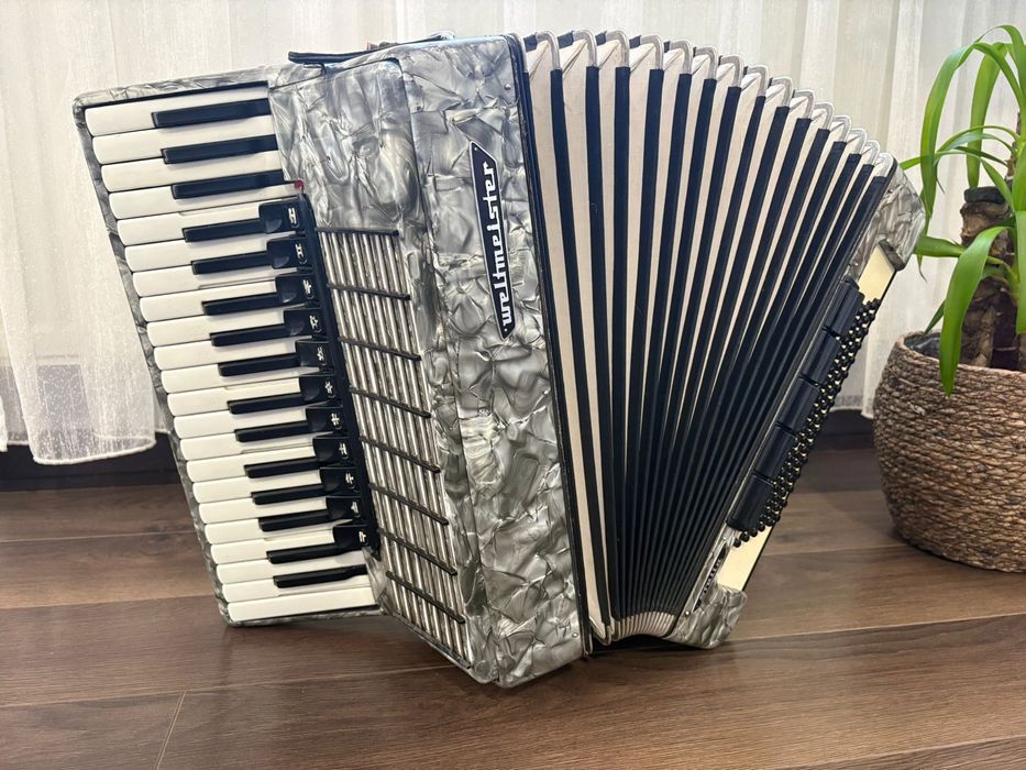 Acordeon Weltmeister Stella cu 96 de basi ton de orga