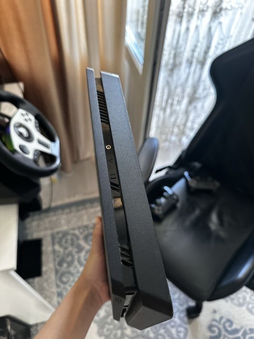 PlayStation 4 slim