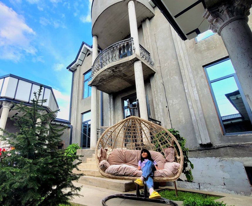 2 qavatli xovli Tanhause,  podval, remontlari bilan,