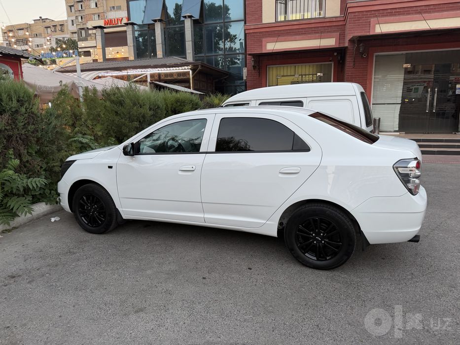 Продается белый Cobalt 2025 midnight