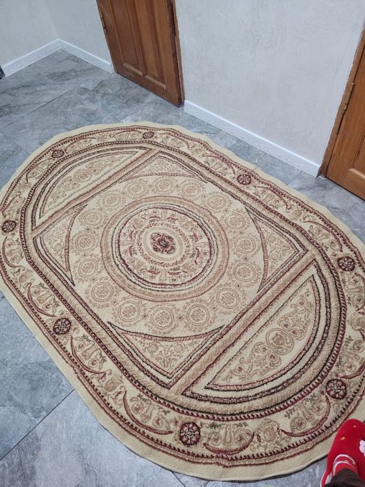 Кілем сатылады.