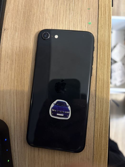 Iphone se 64gb.