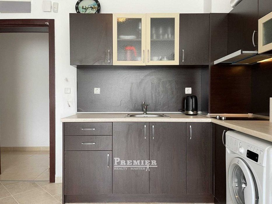 Продава се Двустаен апартамент в Бургас, Акациите - 65 кв.м за 746 €/кв.м - Снимка #1