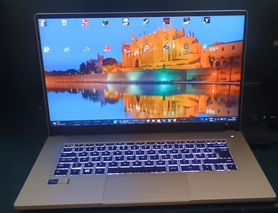 Laptop Intel nuc m15 impecabil