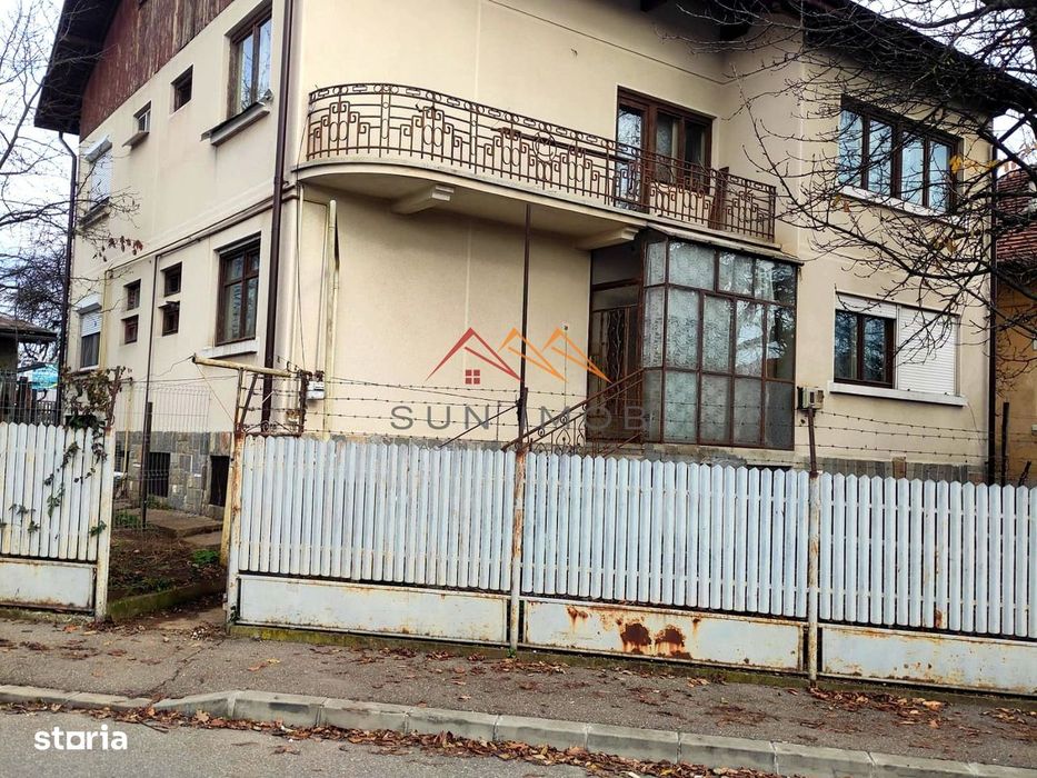 Casa D+P+E, an 1980, teren 285 m2, zona foarte buna, Campina, Prahova