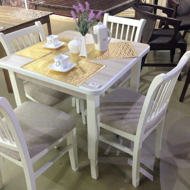 Компактные столы и стулья