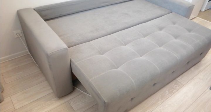 диван с подушками