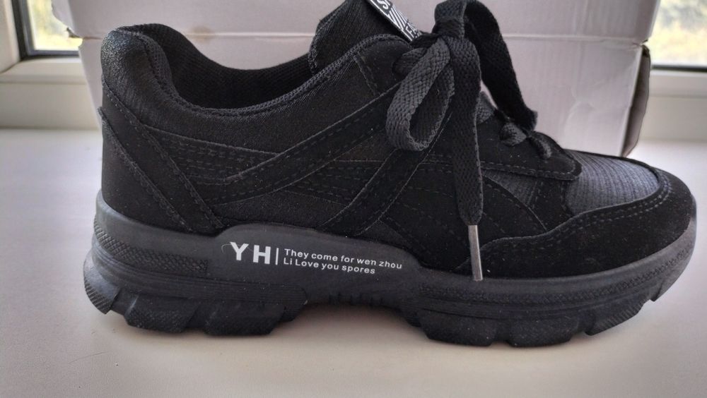 Кроссовки- малютка