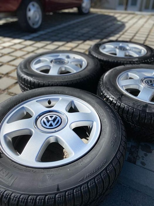 Cauciucuri Pirelli cu jante de aliaj 195/65/R15