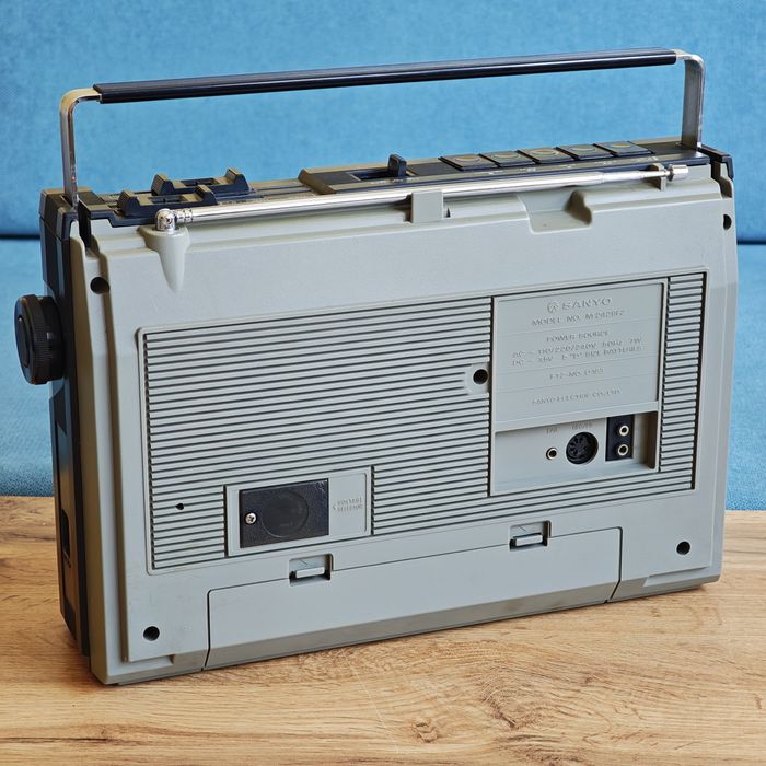 Радиокасетофон Sanyo M2429FZ (1982 г.)