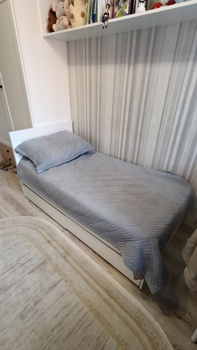 Продам детский стол и две кровати