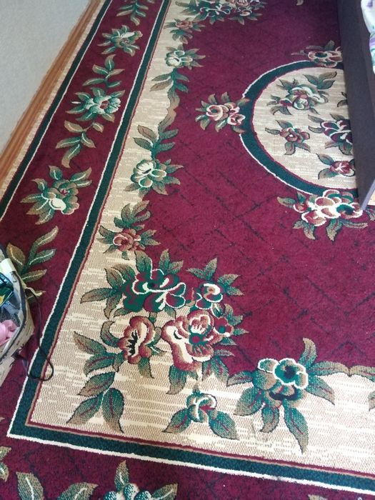 Продаётся ковёр.