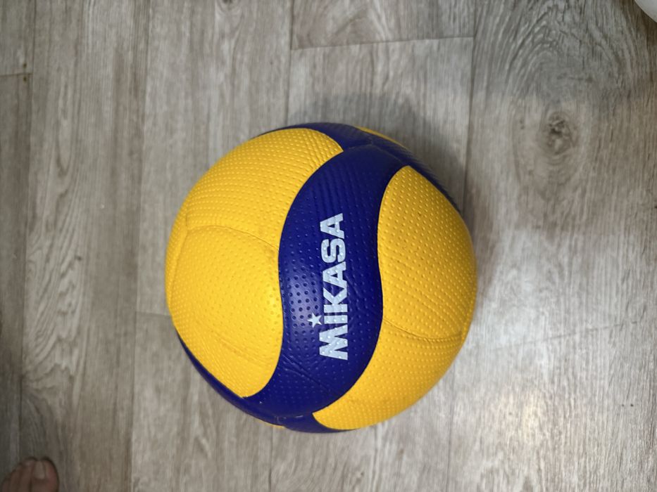 Mikasa V300W болиболни мяч  оригинал
