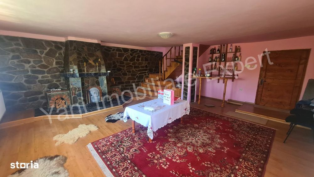 Casă cu lac de pește de vânzare în comuna Nucșoara, județ Argeș.