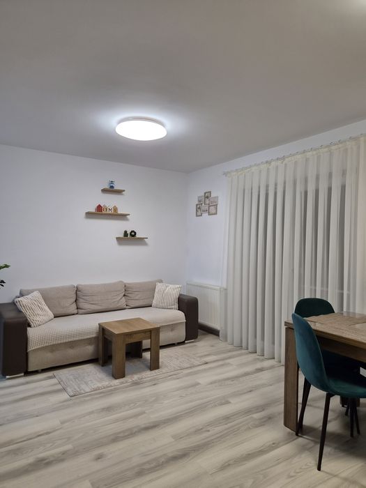 Inchiriez apartament
