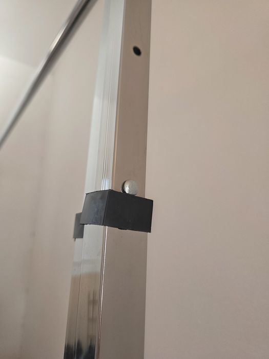 3 bucati stender dublu înălțime reglabila.  2 luni au fost folosite în stare perfecta fara urma de uzura.