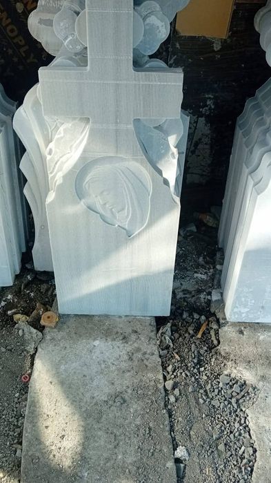 Vând cruci de marmură preț de producător asigur și transport