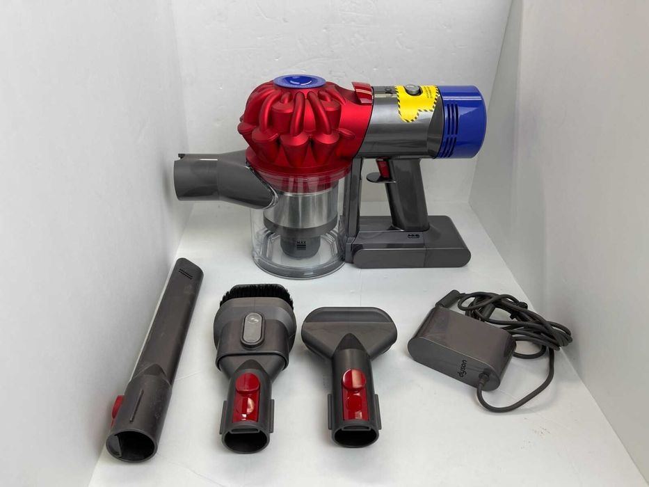 Ручной пылесос Dyson V8 для автомобиля и лодки