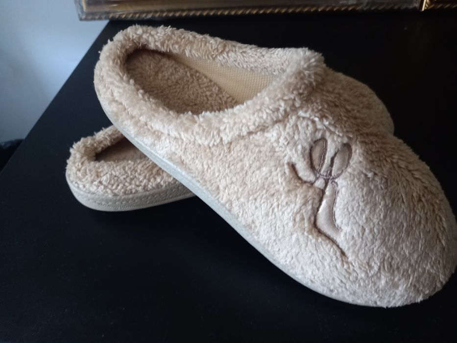 Vand papuci de casă