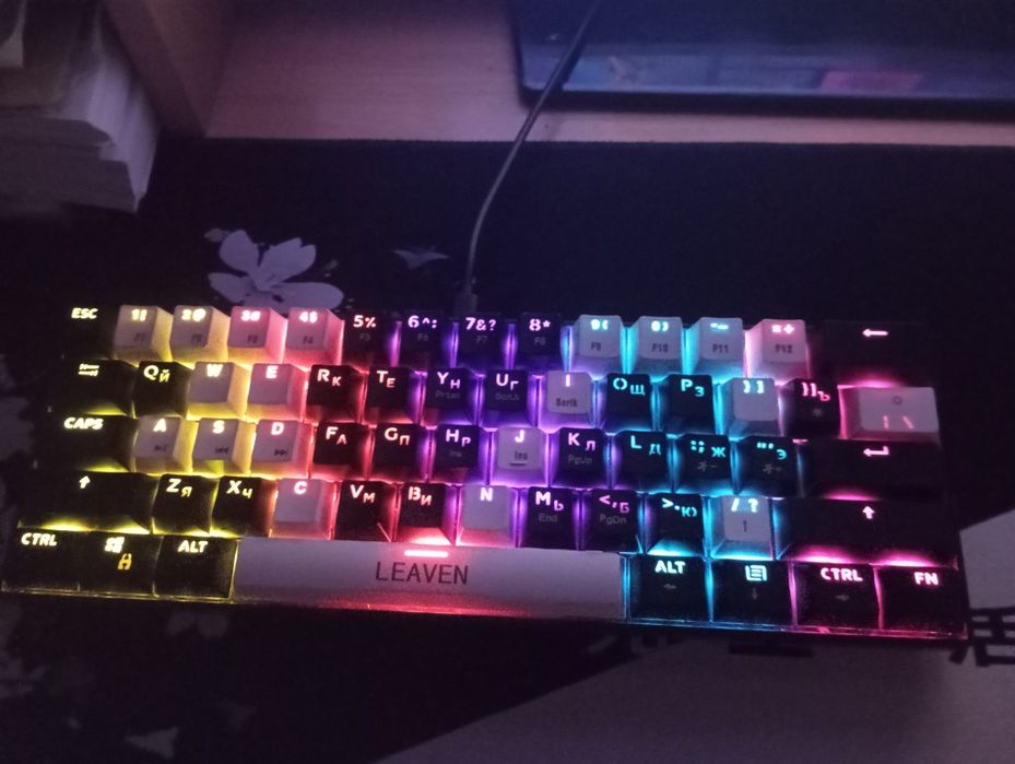 Продам клавиатуру