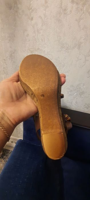 Босоножки женские      .