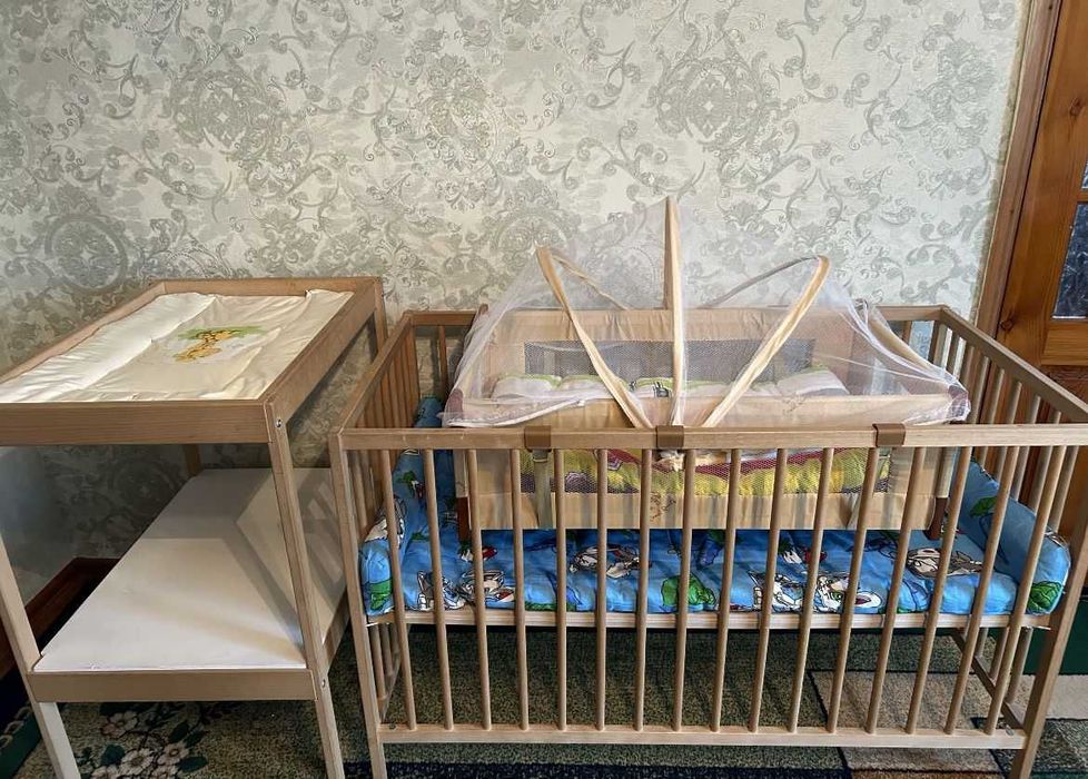 Манеж и пеленальный столик