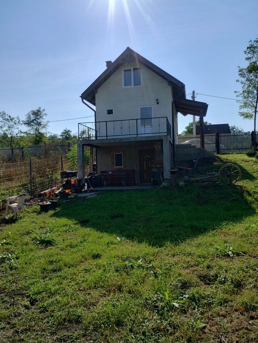 Casă de închiriat la țară