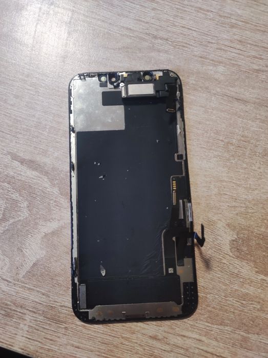 Дисплей за iphone 12 свален от 12