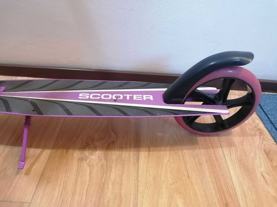 Trotineta mov pentru copii