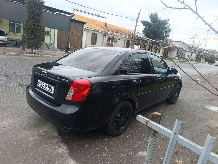 Тиник холатта Ласетти 1.8 автомат сотилади.