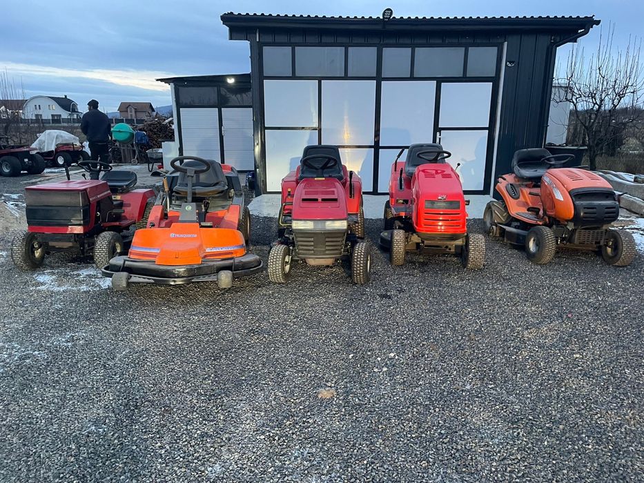 De vânzare tractorase tuns iarba