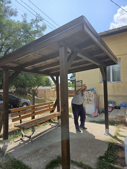 Ремонт на покриви Дървени навеси Бараки Козирки