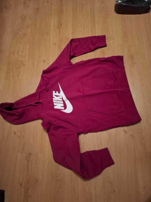 Суичър на Nike (M РАЗМЕР)