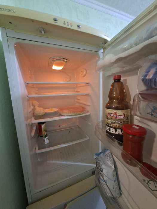 Срочно продам холодильник  самсунг
