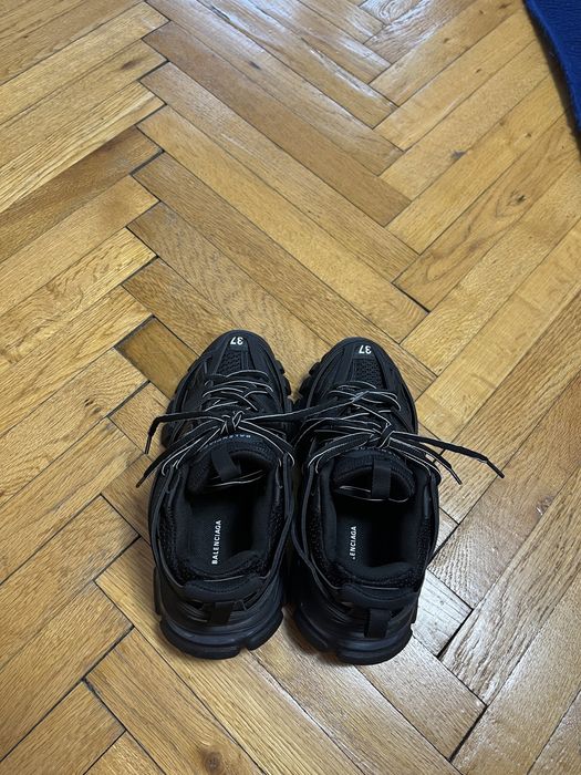 balenciaga track