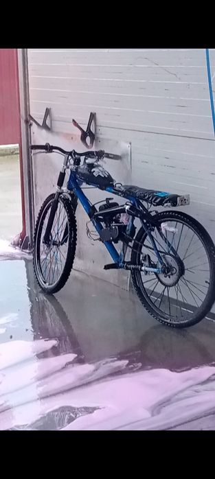 Vand bicicleta cu motor 100cc 2t