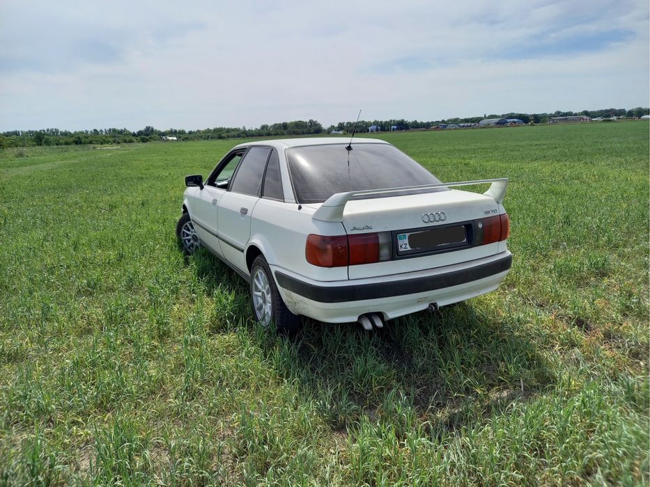 Проставки под спойлер Ауди 80