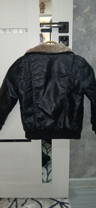 Продаётся детская кожаная куртка