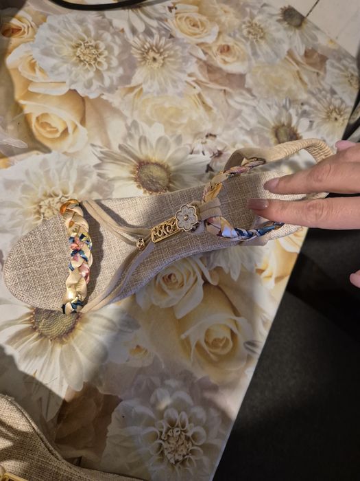 Сандали с платформа