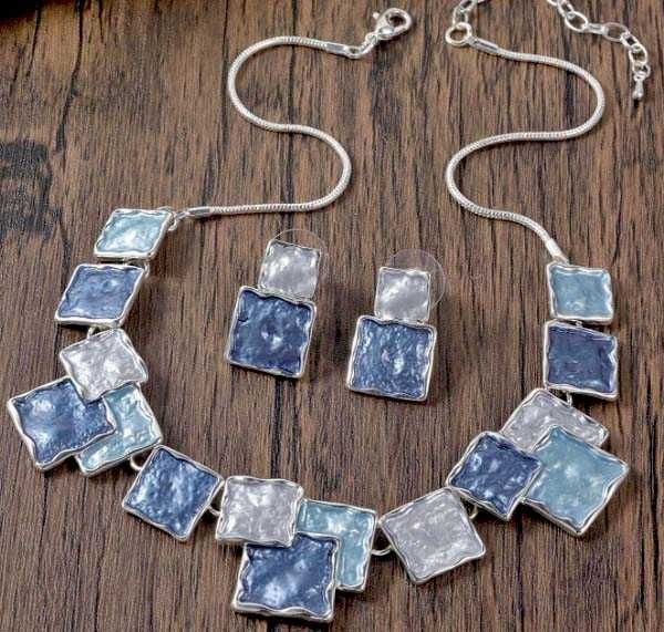 Стилни и красиви комплекти колиета с обеци