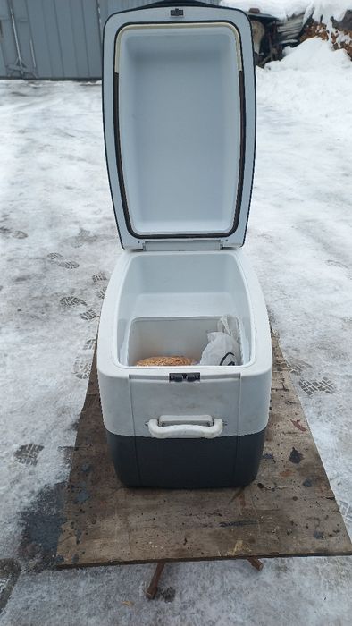 Автомтбильный холодильник