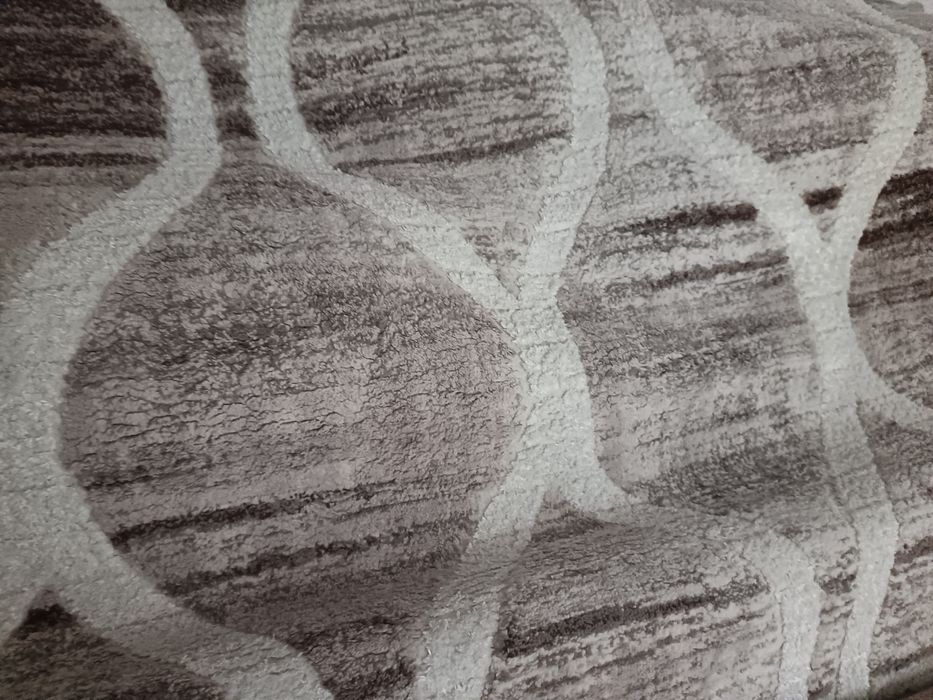 Vând covor folosit foarte puțin