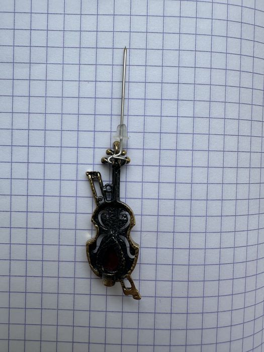 Брошка кулон скрипка
