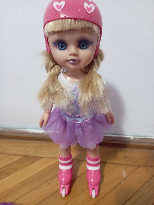 Papusa Maia pe role si Elsa