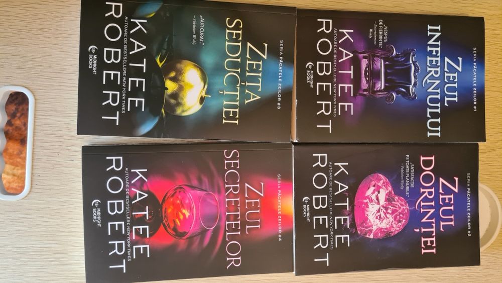 Katee Roberts - seria Pacatele zeilor