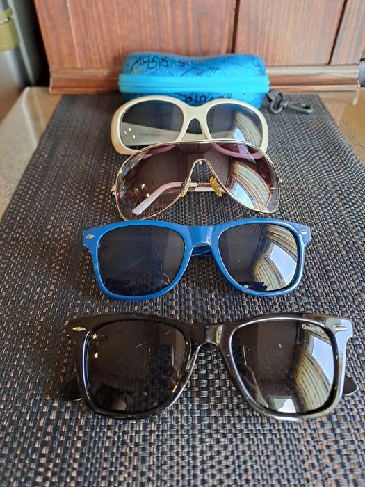 Лот от 4бр очила и калъф на обща цена 20лв