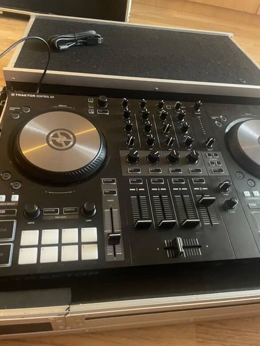 Vand Consola DJ TRAKTOR S3 MK3 ca Pioneer,Jbl,CDJ